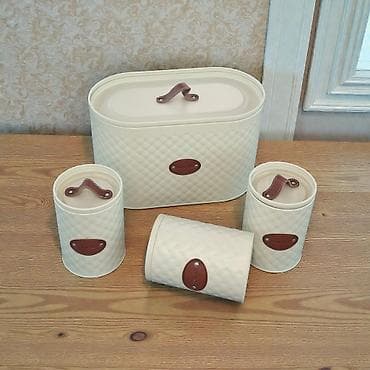 Mətbəx üçün 4-lü saxlama dəsti - Dəst tərkibi: - 1 ədəd iri “BREAD”