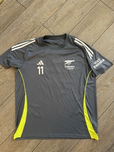 orus koynekler: Adidas brendinin qısaqol idman köynəyi. Boz rəngdə olan köynəyin — 1