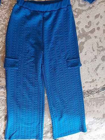 Baş geyimləri: Parlaq mavi rəngdə iki hissəli dəst: - Üst: bomber tipli jaket, ribli — 3