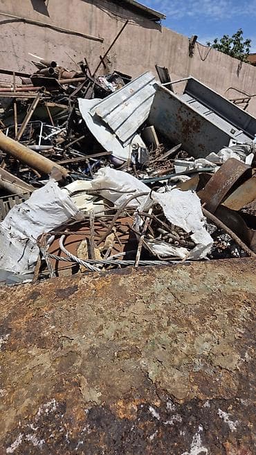 ikinci el eşya alan yerler: Məişət və tikinti tullantılarının yığılması və daşınması xidməti - — 3