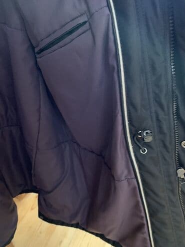 бордовые мужские куртки: Nəzərdə tutulan bu qara rəngli kişi gödəkçəsi, müasir və funksional — 4