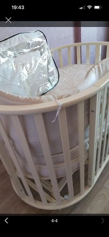 1 ayliq usaq sekilleri: Uşaq beşiyi satilir 120 manata 2 boyuk matras,2 yumru matras ustunde — 4