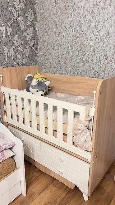 Bewik satilir 250 manat. Hecbir problemi yoxdu sadece cuzi siyrigi