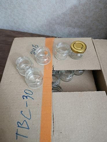 Şüşə mini bankalar, 500+ ədəd var - Həcm: təxminən 30 ml (kənarda — 1