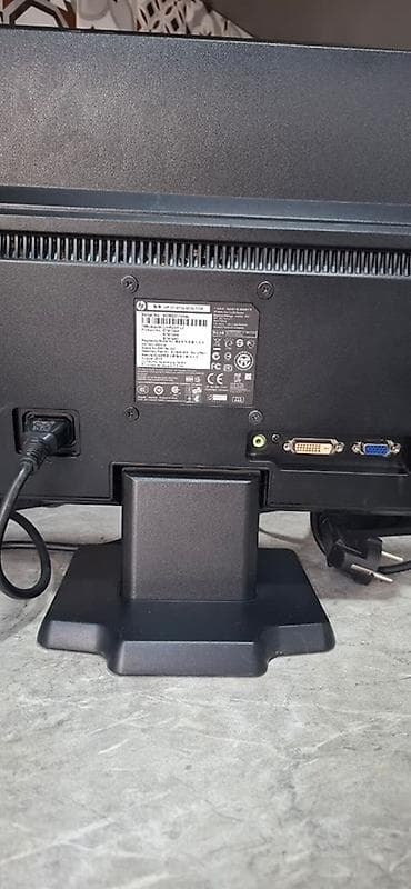 Kompüter ehtiyyat hissələri: HP və Fujitsu monitorları – 18.5” LCD Paketdə 2 ədəd monitor: - HP — 8