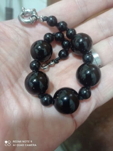 Qara muncuqlu qolbaq - Material: parlaq qara muncuqlar (iri və kiçik