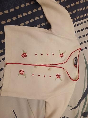 uzun jilet modelleri: Uşaq üçün nazik trikotaj kardiqan - Rəng: qaymağı/ağ - Model: V-yaxa — 1