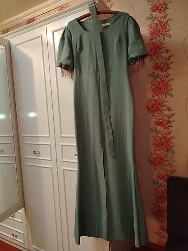yun corab: Zərif yaşıl rəngdə uzun qadın donu. - Model: yarı-açıq kvadrat yaxalı — 1
