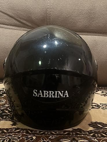 kardan: Tam üzlü motosiklet dəbilqəsi – “SABRINA” yazılı, qara rəng — 4