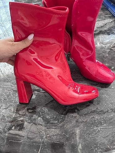 zara bot: Bershka qadın botları - Rəng: parlaq qırmızı (lak effektli) - — 2