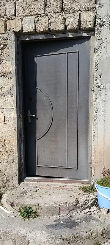 panel satiwi: Metal giriş qapısı - Material: qalın metal təbəqədən hazırlanmış — 1