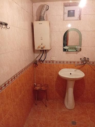 mermer panel: - Unitaz: sarnıçlı, yan tərəfdə bide şlanqlı gigiyena duşu, döşəməyə — 3