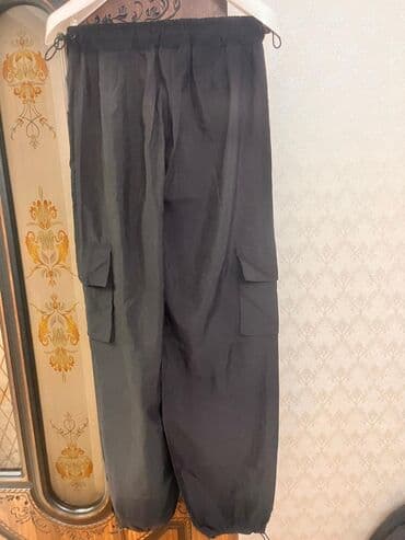 Yeni. etiketli. Qara rəngli unisex cargo şalvar yumşaq material — 3