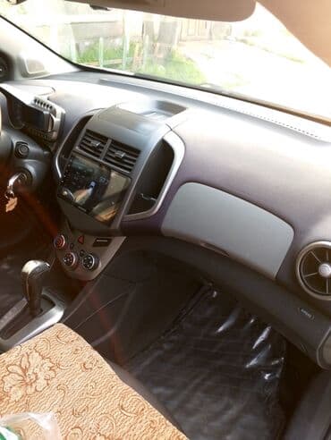 qadın üçün maşınlar: Chevrolet Aveo: 1.4 l | 2012 il 193600 km Sedan — 9