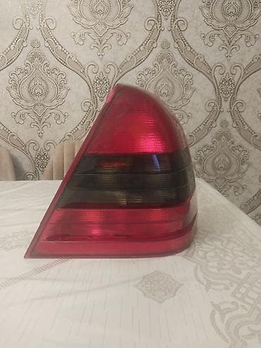 w124 arka stop: Mercedes-Benz — 1