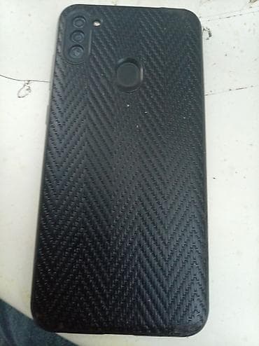 tp link internet modem: Smartfon – arxa tərəfi naxışlı qara qoruyucu örtüklə. Arxada dairəvi — 1