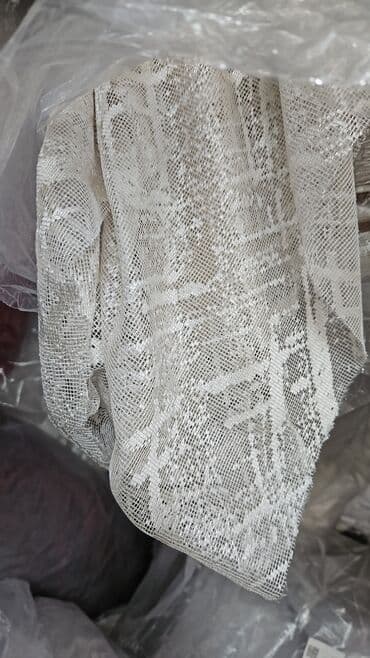 tül parçalar: Zərif naxışlı, yüngül, ağ tül pərdə. Otağa incə bir hava qatır və gün — 3