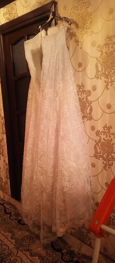 Gəlinlik donu. Bir dəfə Işlənilib quru təmizləməyə verilməlidir heç