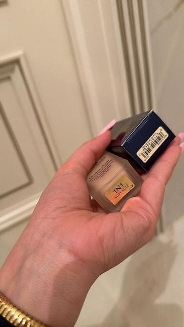 kosmetika qabı: Estee Lauder Double Wear Stay-in-Place Makeup – SPF 10 Ton: 1N1 Ivory — 3