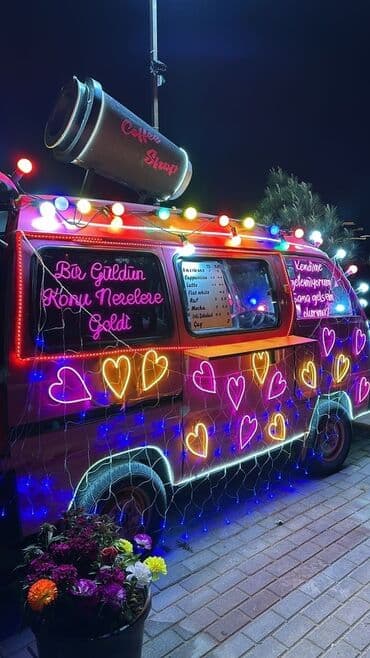 su getiren masinlar: Mobil “Coffee Shop” furqonu – neon işıqlı, tam konseptli kofe səbəti — 1