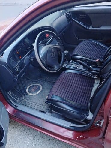 bmw f30 qiyməti: Hyundai Elantra sedan, qırmızı rəng. Arxa hissədə “Elantra” və “GLS” — 9