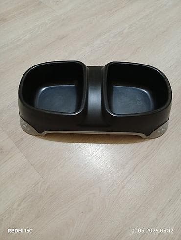 Pişik it üçün yemek qabı