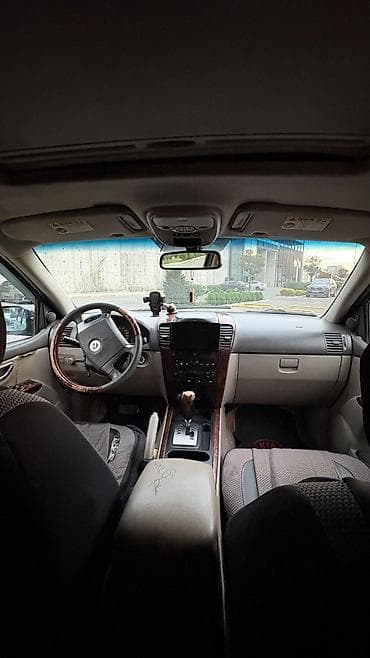 muravey satiwi: Kia Sorento – qara rəngdə, tam ölçülü SUV - Korpus: 5 qapılı, qara — 5