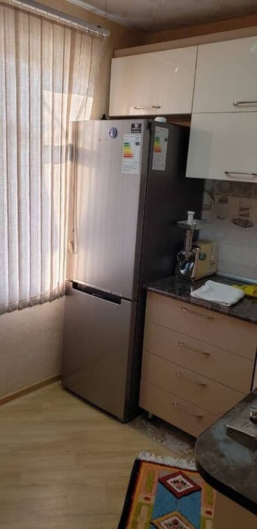 naximovda satilan evler: Sumqayıt şəhəri,5 ci mikrorayonda Dörd Qardaş restoranı yaxınlığında 5 — 8