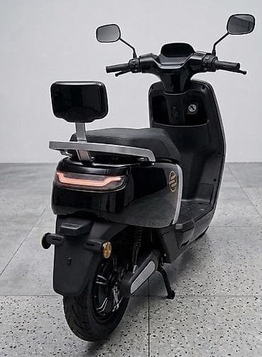 tek oturacaqlar: Yeni elektrikli moped Saige 1800 Mühərrik gücü: 1800 W Maksimum — 2