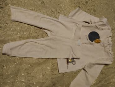 ziyafet geymleri: Məhsul paketi: ayaqqabı və geyim 1) Qırmızı idman ayaqqabıları - — 30