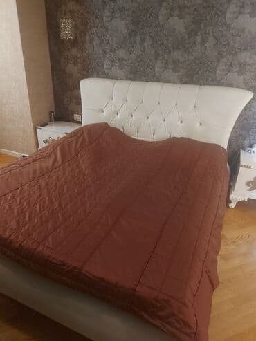 Yataq üçün Yeni Yataq örtüyü, Ünvandan götürmə