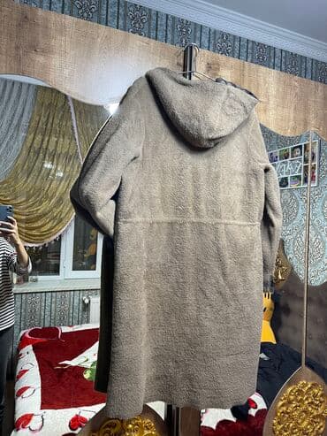 Palto 38 den 44 bedene kimi olur. 2 üzlüdür. Ter temiz ve seliqelidir