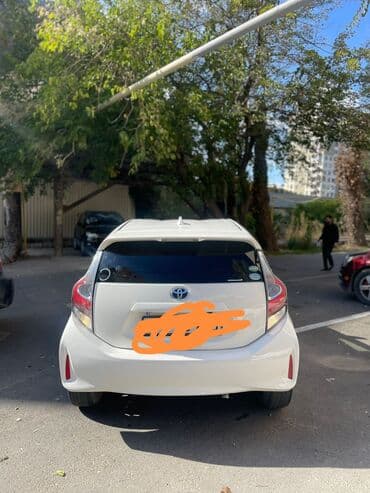 masin turbo az: Toyota Aqua (hibrid) – ağ rəngli, 5 qapılı heçbek. Tayota aqua 2019 — 1