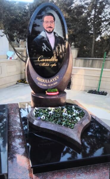 sürgülü cam balkon: Qəbir daşları — 8