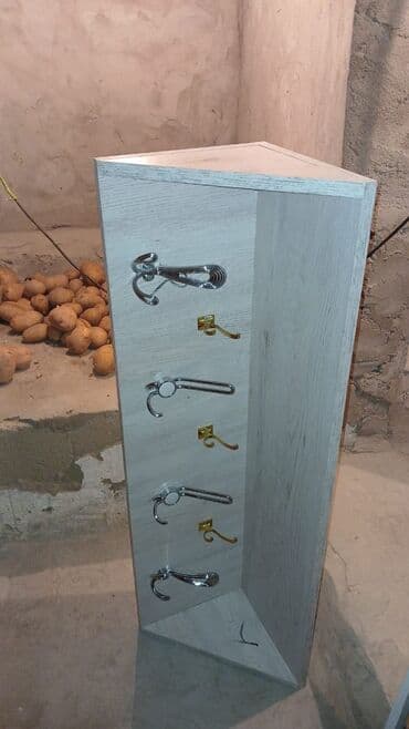 Künc üçün asılqan panel - Material: ağac teksturalı laminat MDF -