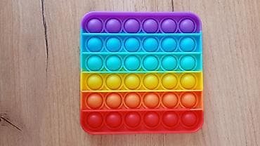 di qet bala: ​🌈 Продаю две антистресс-игрушки Поп-ит (Pop It). Одна радужная — 1