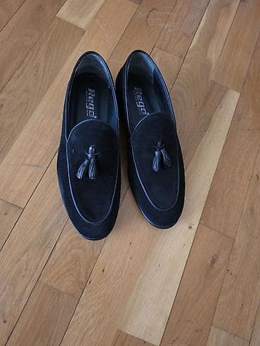 Türkiyə istehsalı olan qara rəngli süet ayaqqabı. Çox rahat və dəbli