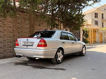p4 disk: Mercedes-Benz C-Class: 1.8 l | 1997 il Sedan — 9