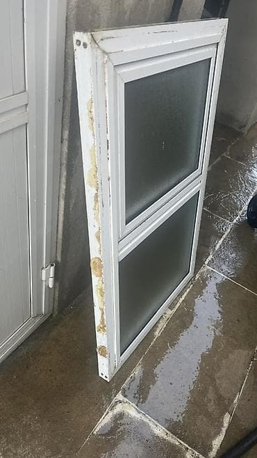 qozlu ag gilas murebbesi: Ağ PVC pəncərə çərçivəsi, iki bölməli dizayn. - Material: PVC/profil — 3