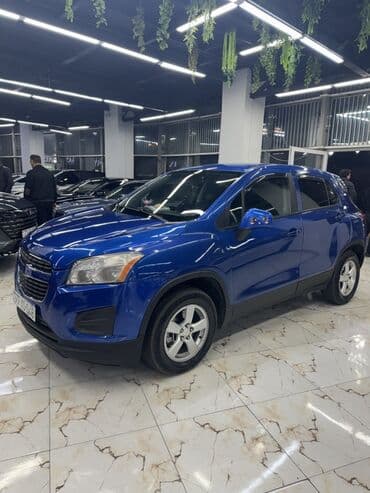 şuşe: Chevrolet Trax (mavi rəng) – şəhər üçün kompakt krossover — 1
