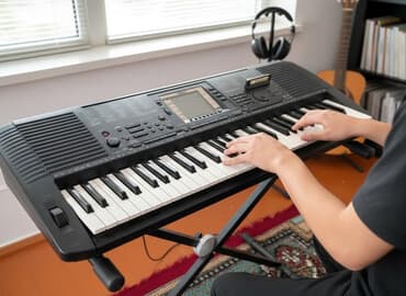 bayan aləti: Sintezator, Yamaha — 1