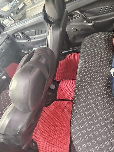 lada vaz kuza: Avtomobil: Sedan, 4 qapı, bordo rəng Marka/model: (şəkildən görünən) — 4