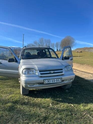 t 25 traktor satisi: Chevrolet Niva: 1.7 l | 2004 il 159000 km Ofrouder/SUV — 2