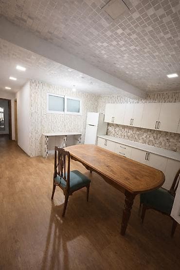 Mənzillər: Qış Parkının bilavasitə yaxınlığında, Sahil, Nizami və 28 May metro — 6