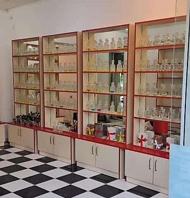 Etir vitrini 8 eded 1200 azn 100 çeşid etir qablari ile birlikde unvan at lalafo.az Etir vitrini 8 eded 1200 azn 100 çeşid etir qablari ile birlikde unvan