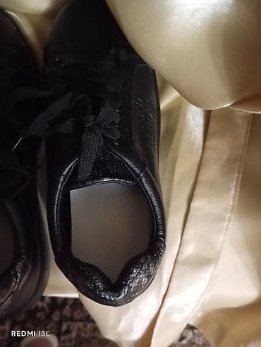 krosofka: Qara rəngli gündəlik idman ayaqqabısı - Model: Şnurbağlı, klassik — 5