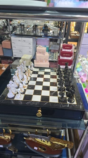 bayan aləti: Sahmatlar.muxtelif.
 yenidir.qiymetler ferqlıdir — 19