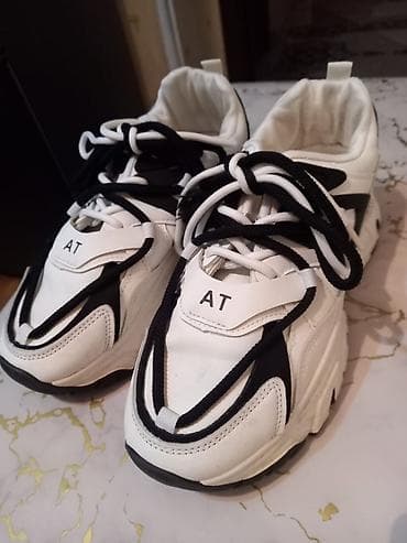 converse all star: Məhsul təsviri: - Ağ-qara idman ayaqqabısı, üzərində “AT” yazısı - — 3