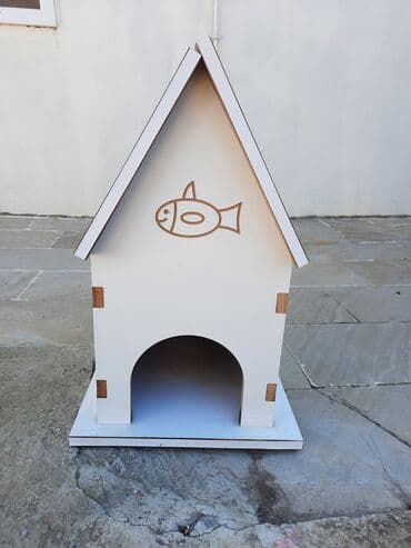 pişiy evi: Ağ rəngdə,su keçirməyən materialdan hazırlanmış it/pişik evi. Həm — 1