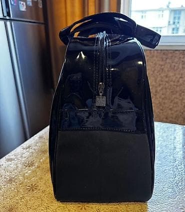 İdman çantaları: Adidas Originals Trefoil əl çantası - Rəng: qara, parlaq vinil səth - — 1